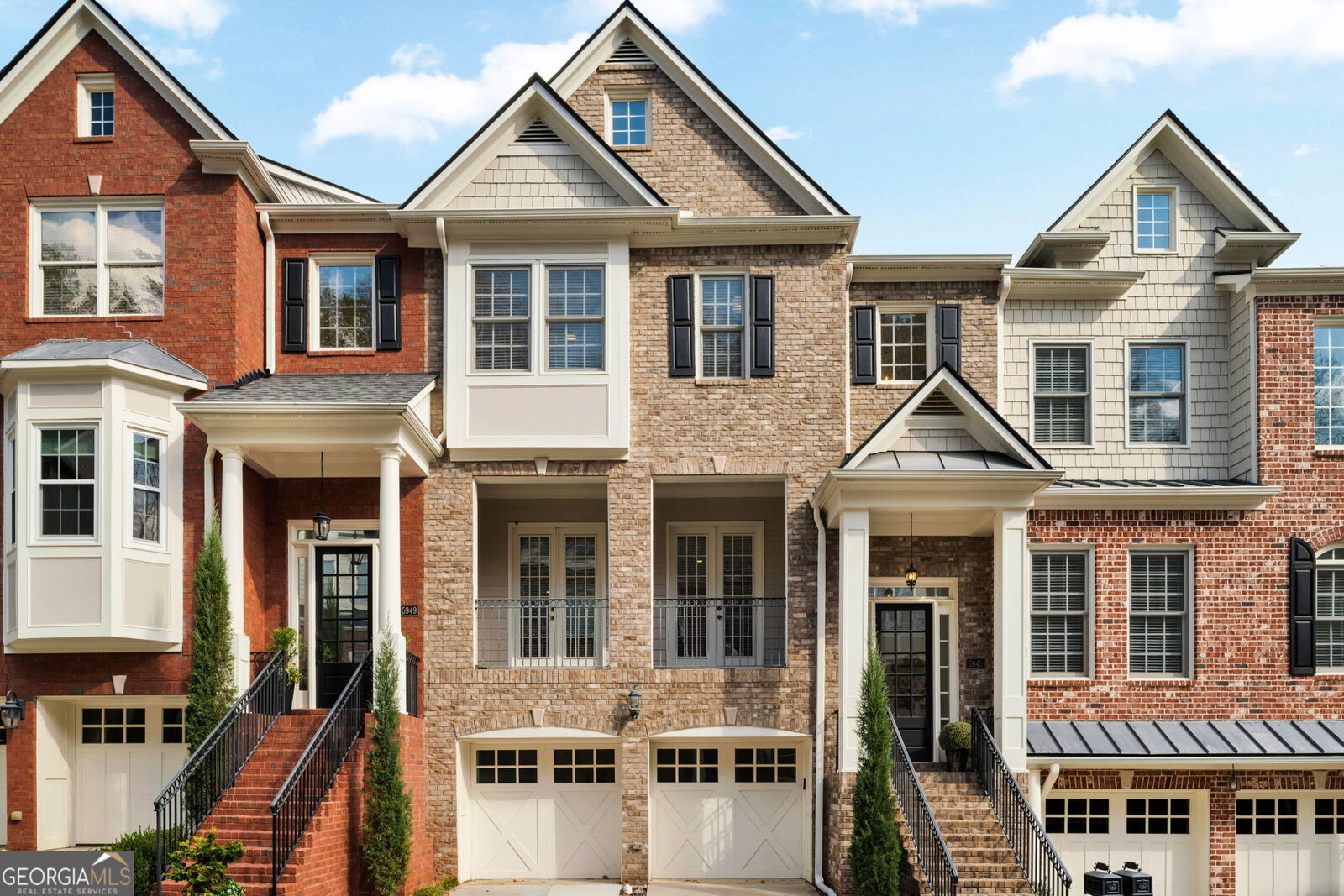 Property Photo: 5945 Reddington Way GA 30328