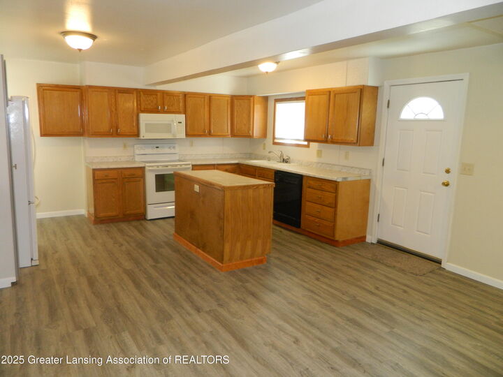 Property Photo:  2936 Jolly Road  MI 48864 