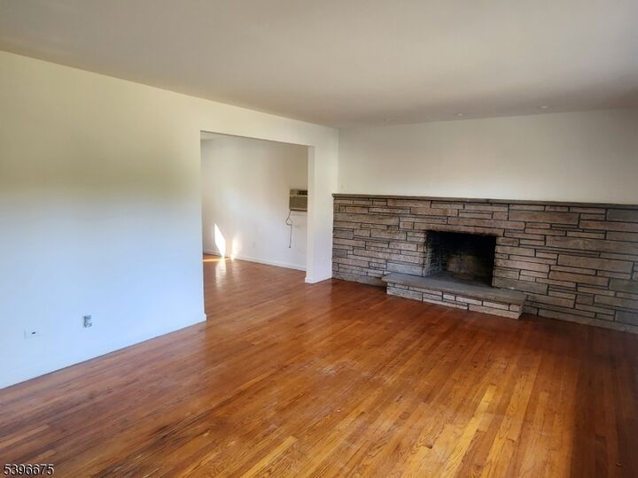 Property Photo:  1447 Whitewood Ct  NJ 07062 