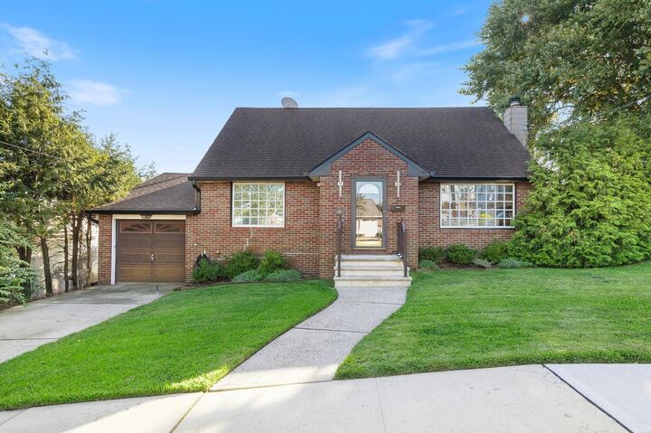 Property Photo: 4 Gail Pl NJ 07094