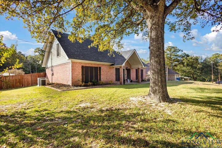 Property Photo:  1701 Edgebrook St  TX 75652 