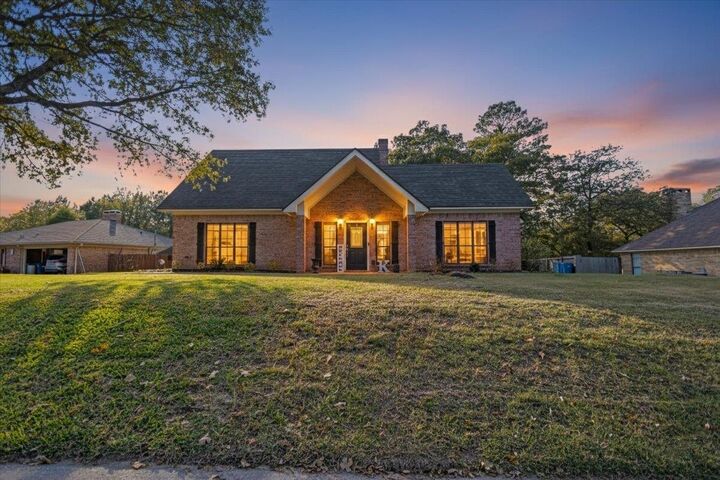 Property Photo:  1701 Edgebrook St  TX 75652 