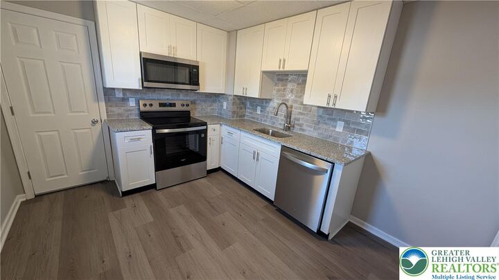 Property Photo:  417 E Frankford Street  PA 18018 