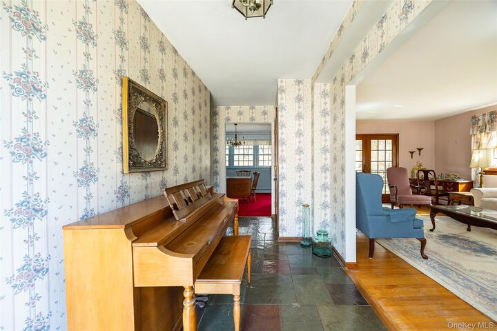 Property Photo:  4 McAllister Drive  NY 12569 