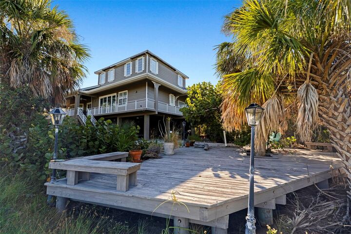 Property Photo:  2000 Bayview Drive  FL 33715 