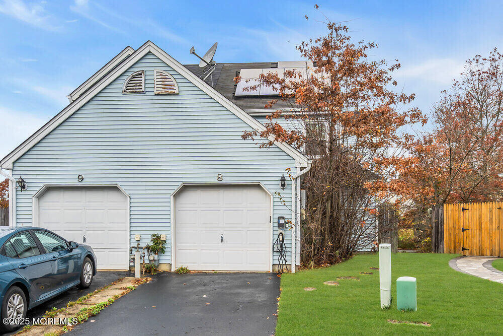 Property Photo:  8 Jennings Court  NJ 07728 