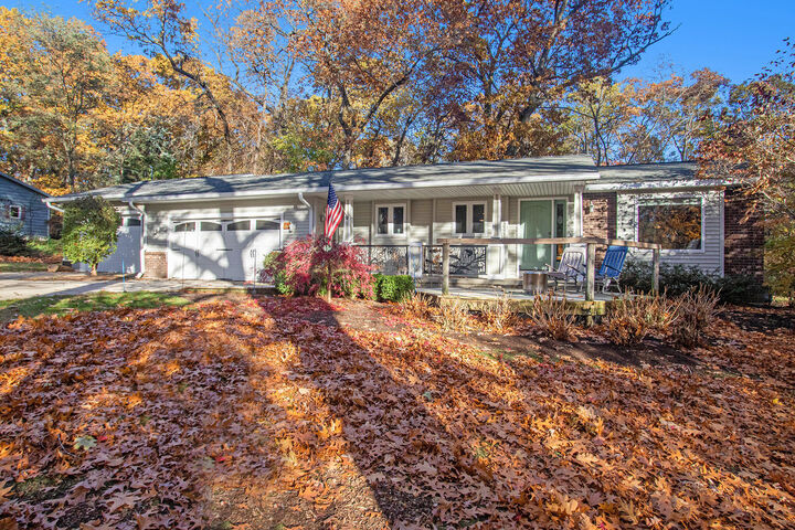 Property Photo:  89 S Division Avenue  MI 49424 