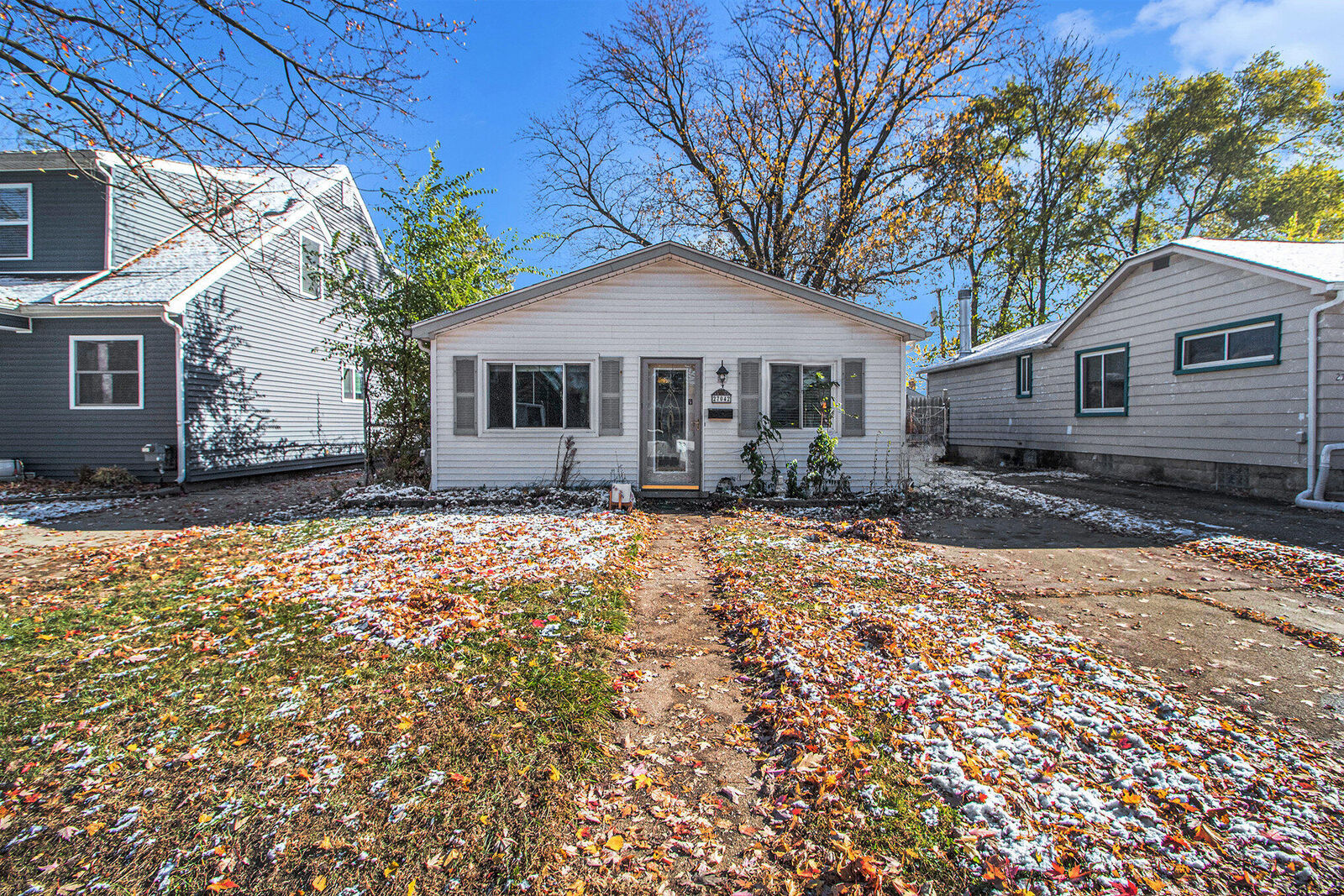 Property Photo: 27042 Brettonwoods Street MI 48071