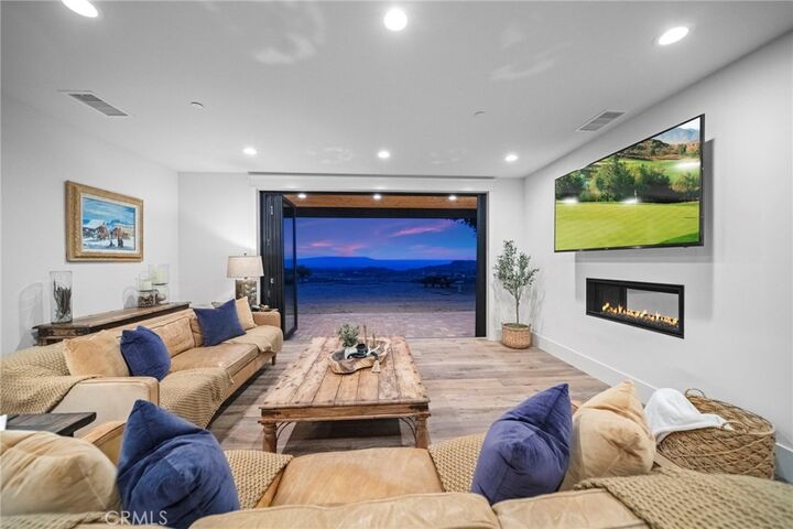 Property Photo: 41950 Hacienda Dr CA 92562