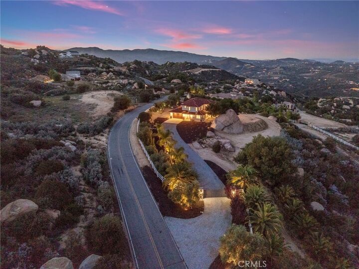 Property Photo:  41950 Hacienda Dr  CA 92562 