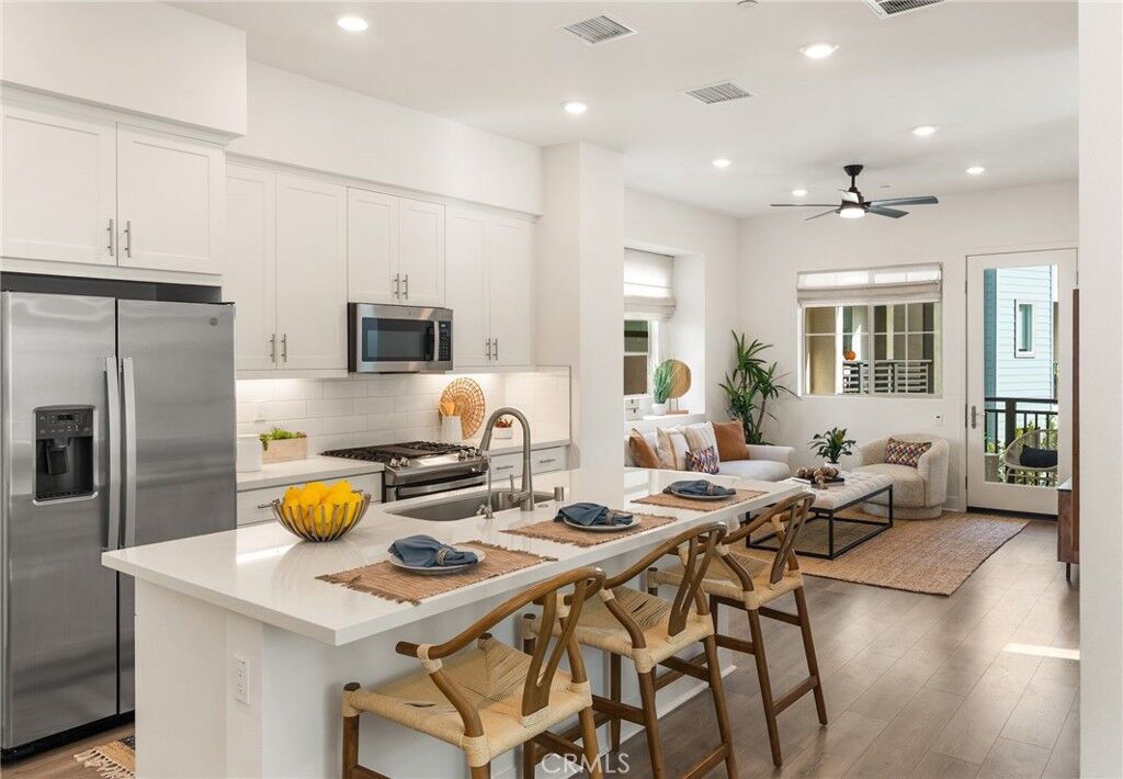 Property Photo: 1643 Saratoga Lane CA 90732