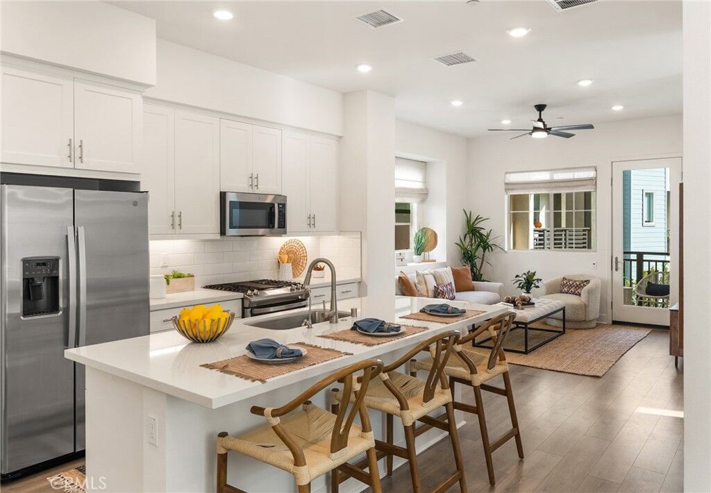 Property Photo:  1643 Saratoga Lane  CA 90732 