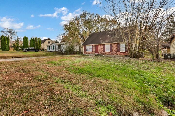Property Photo: 385 Louise Ln TN 37042