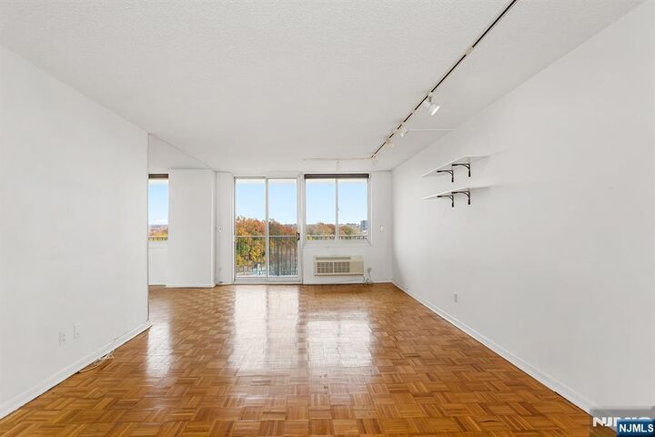 Property Photo:  160 Overlook 4-B  NJ 07601 