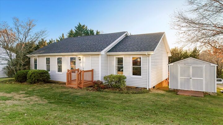 Property Photo: 1373 Sandy Circle VA 24060