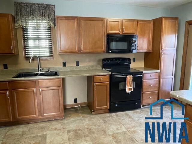 Property Photo:  1215 Hill Ave  IA 51104 