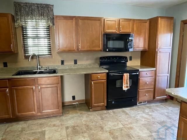 Property Photo: 1215 Hill Ave IA 51104