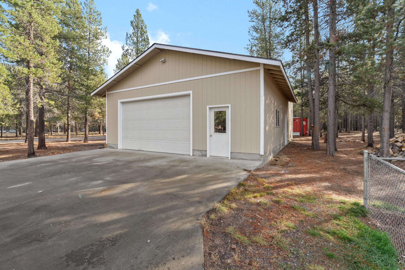 Property Photo: 15711 Deedon Road OR 97739