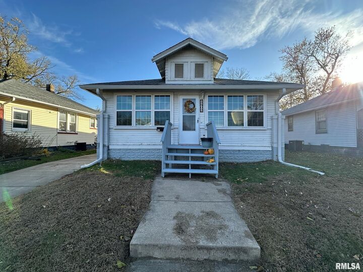 Property Photo:  1402- 1402 1/2 State Street  IL 61554 