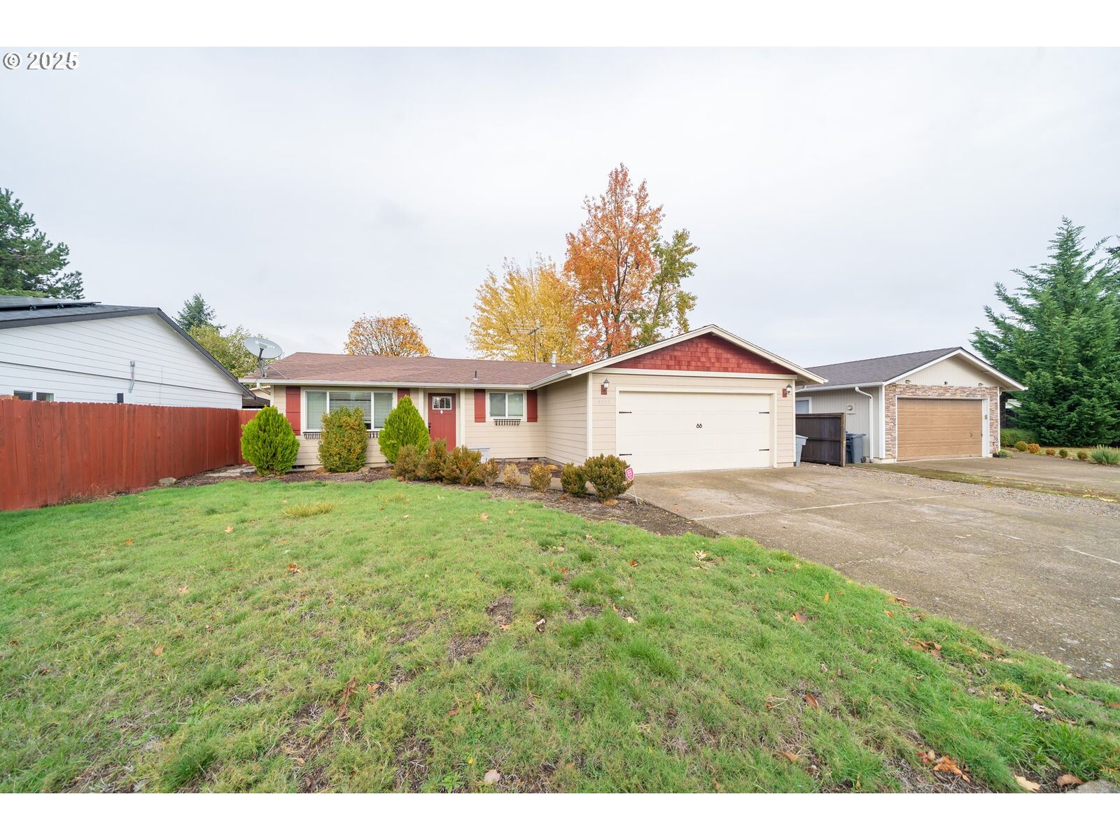 Property Photo: 4555 Swallow Ct NE OR 97301