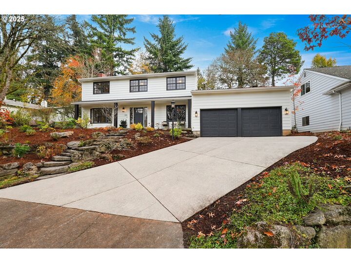 Property Photo: 1700 Woodland Ter OR 97034