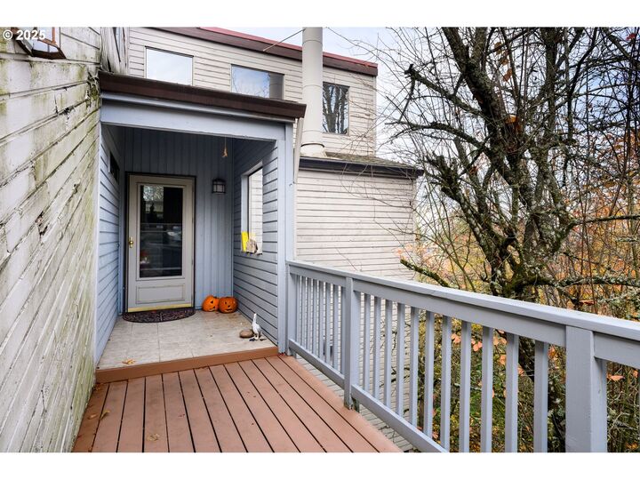 Property Photo: 11525 SE Flavel St OR 97266