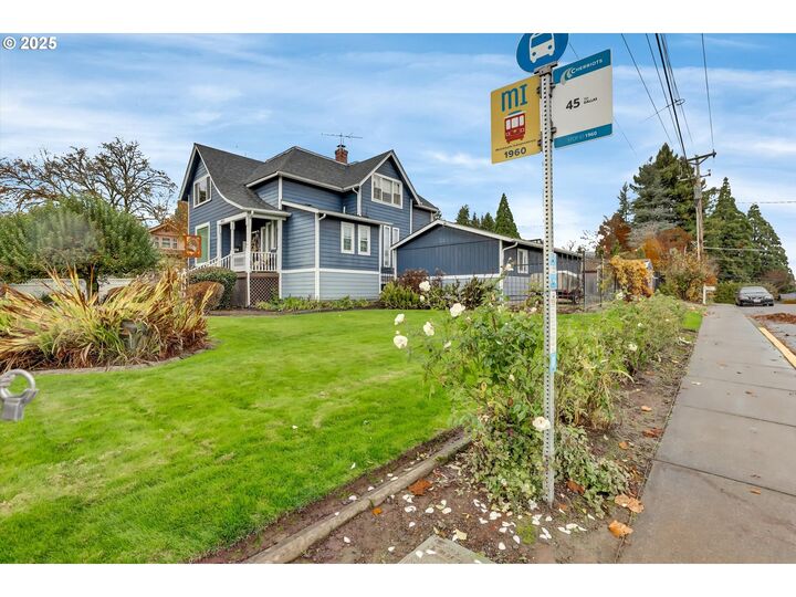 Property Photo: 952 Main St E OR 97361