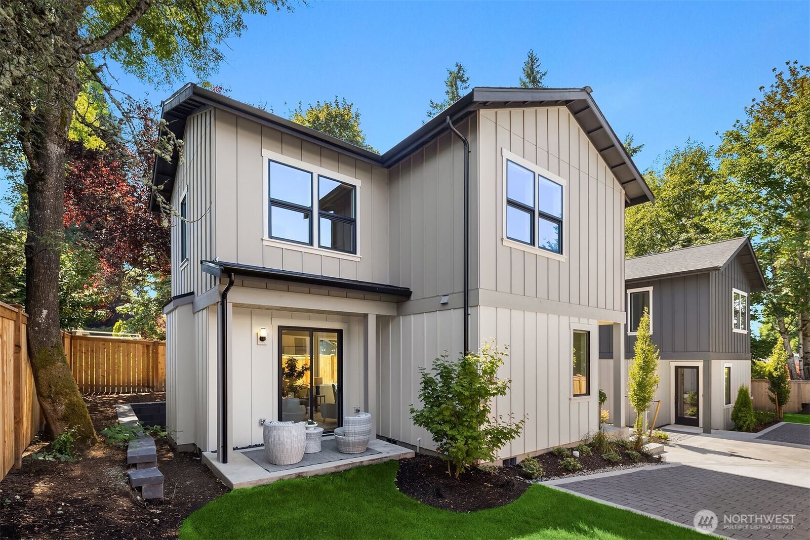 Property Photo: 817 18th Avenue W WA 98033