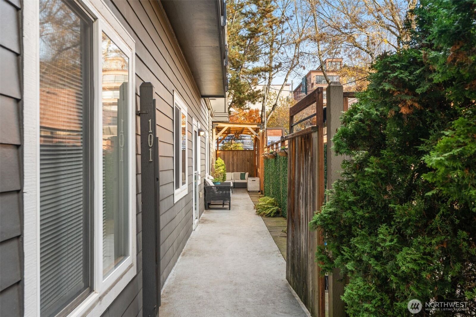 Property Photo:  115 W Galer Street 101  WA 98119 