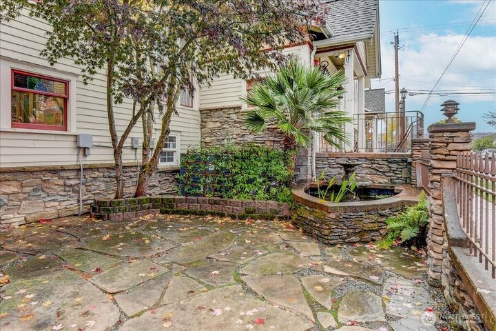 Property Photo:  1313  Washington Street  WA 98390 