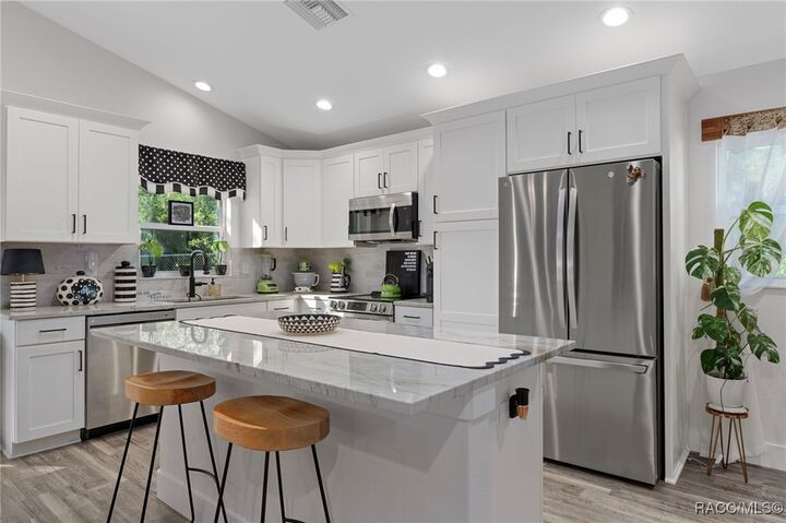 Property Photo: 6690 E Kent Street FL 34452