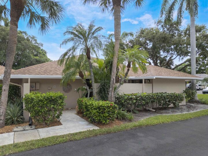 Property Photo:  6 S Lakeshore Drive  FL 33462 