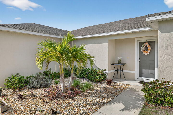 Property Photo:  1898 SE Mantua Street  FL 34952 