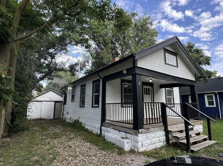 Property Photo:  1527 S Lulu Ave  KS 67211 