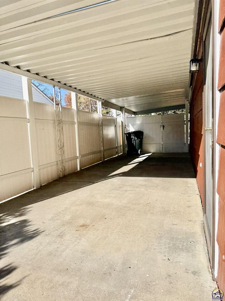 Property Photo: 3904 SW 26th St KS 66614