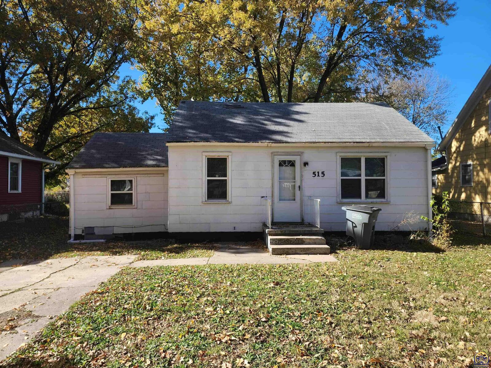 Property Photo:  515 S Market St  KS 66801 