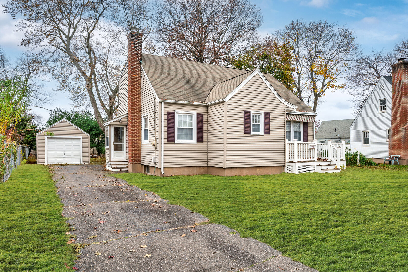 Property Photo:  60 Deerfield Drive  CT 06040 