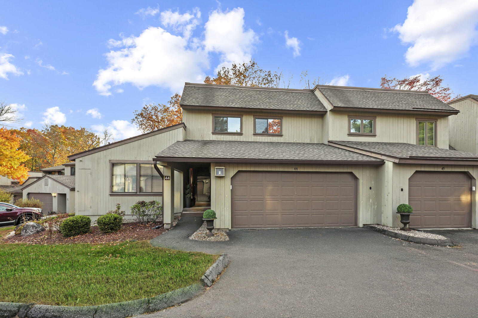 Property Photo: 44 Applewood Lane 44 CT 06001