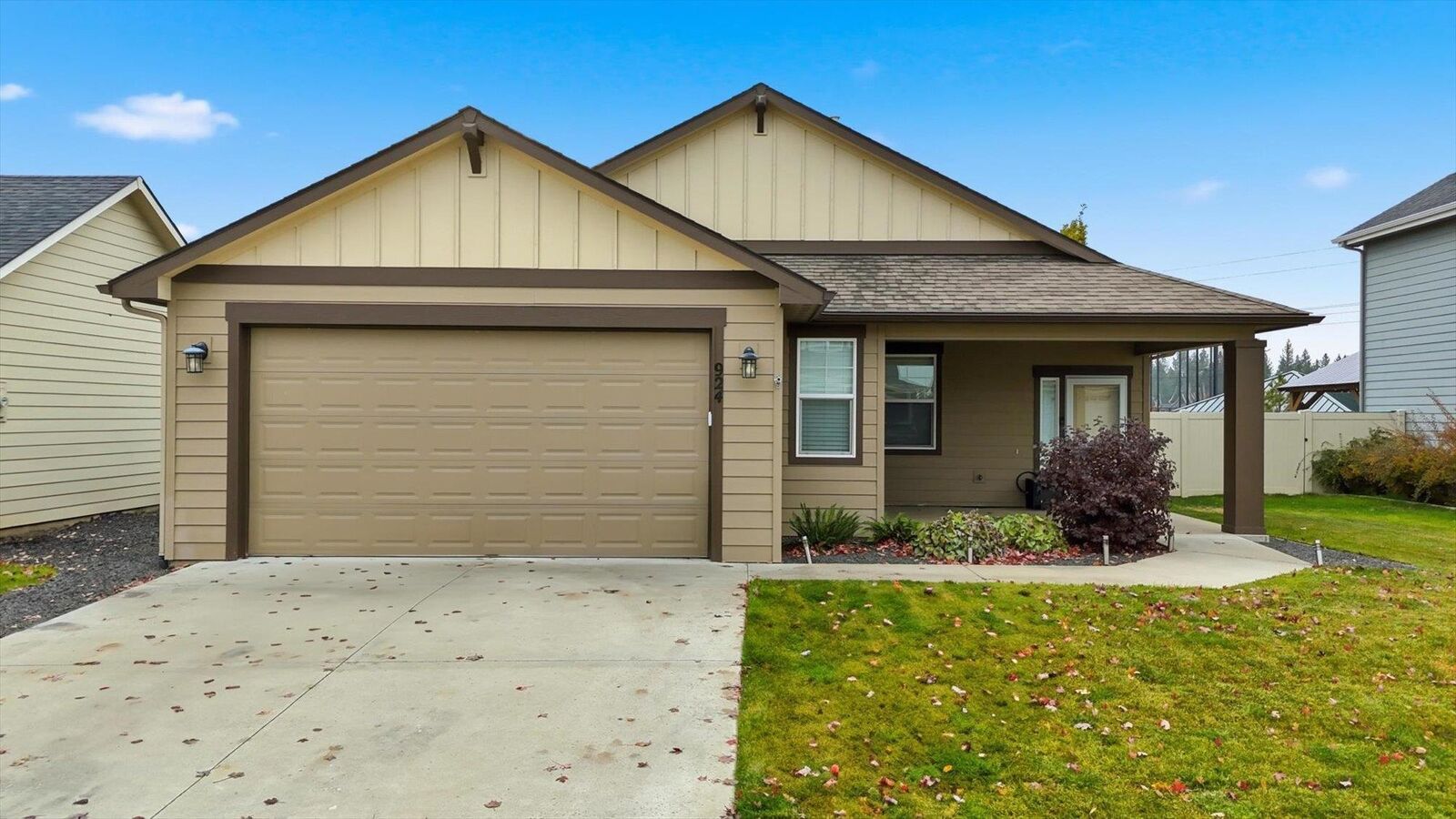 Property Photo:  924 E Colbert Rd  WA 99005 