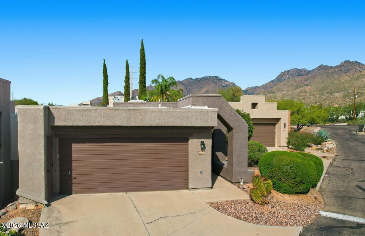 Property Photo:  5565 N Sapphire Drive  AZ 85750 