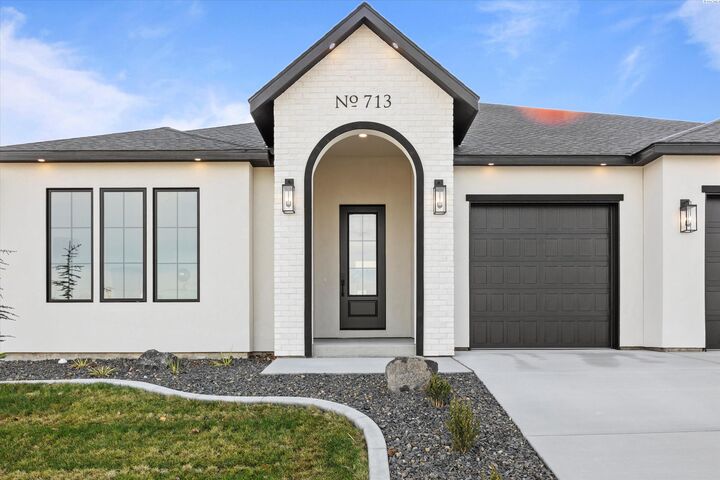 Property Photo:  713 Mara Loop  WA 99352 