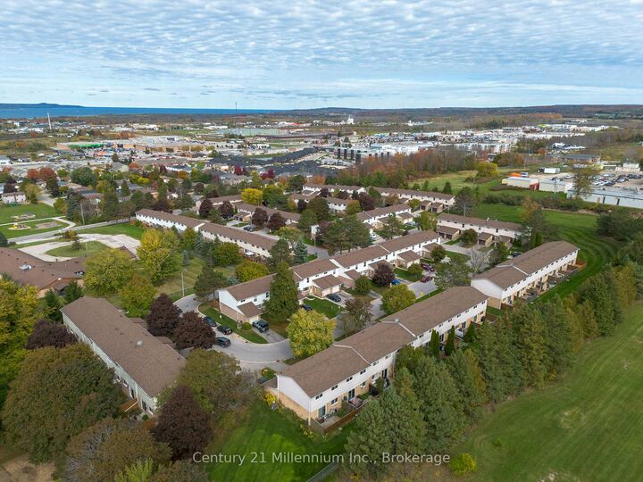 Photo de la propriété:  62 Laurie Crescent 62  ON N4K 6C3 