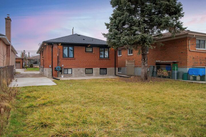 Photo de la propriété: 37 Bentworth Avenue Lower ON M6A 1P1