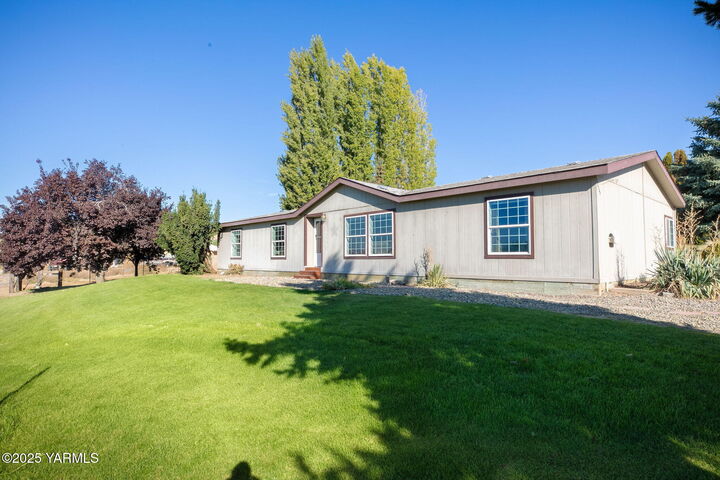Property Photo: 500 Shadbbolt Rd WA 98908