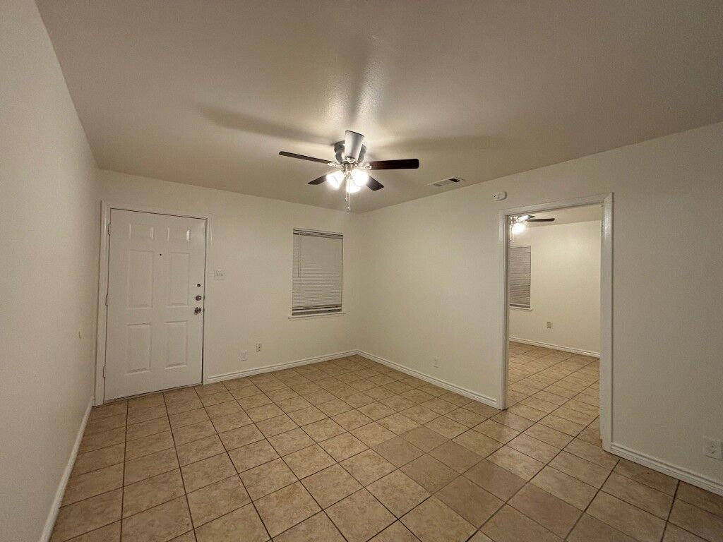 Property Photo: 1804 W Avenue H Avenue D TX 76504