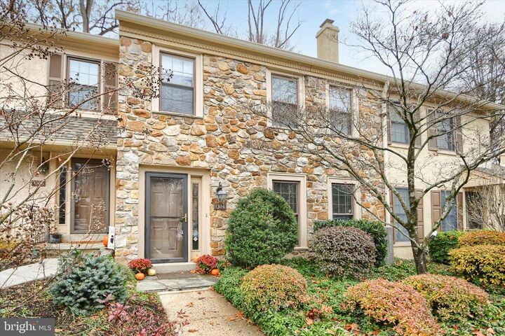 Property Photo:  1304 Weatherstone Drive 1304  PA 19301 