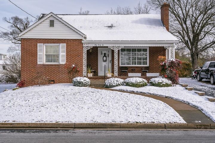 Property Photo: 146 Maryland Ave VA 22801