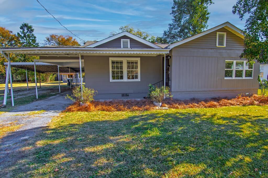 Property Photo:  1704 18th Avenue  AL 36867 