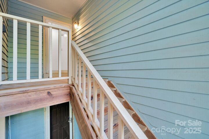 Property Photo:  3300 Selwyn Farms Lane  NC 28209 