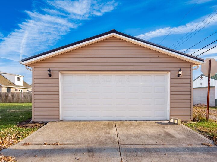 Property Photo:  253 N Market Street  OH 43143 